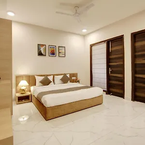 Limewood - Fortis Hospital 3*, Gurgaon India